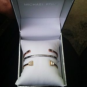 Authentic Michael kors 3 braclet matching set